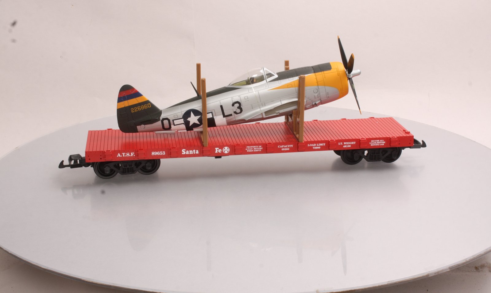 USA Trains R172104 G Santa Fe Flatcar with Automobile Load Corvettes #89653