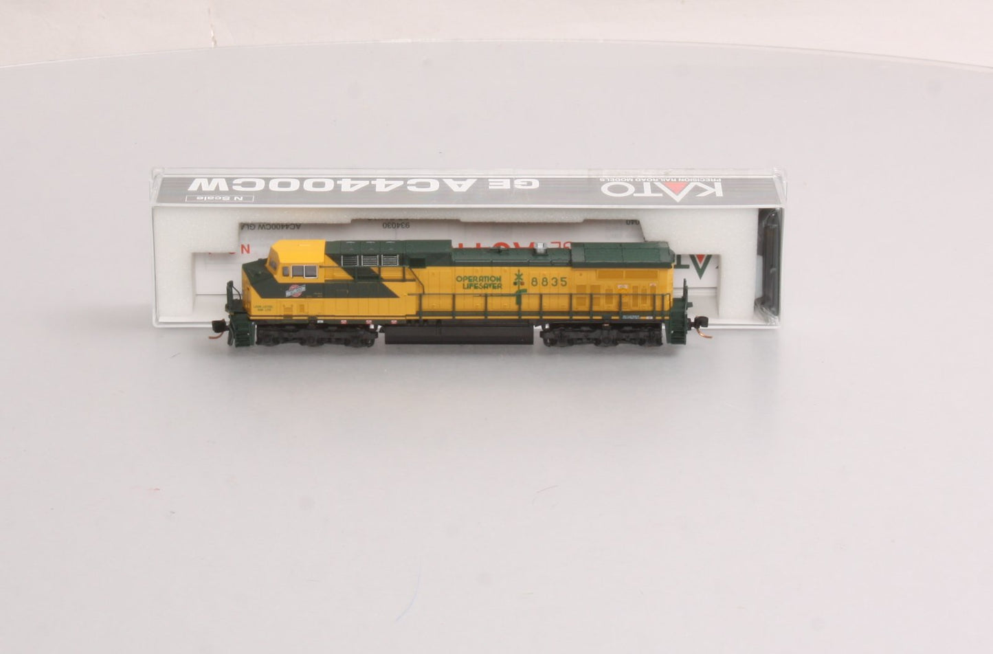Kato 176-7032 N Chicago & North Western AC4400CW Diesel #8835 - DCC Ready