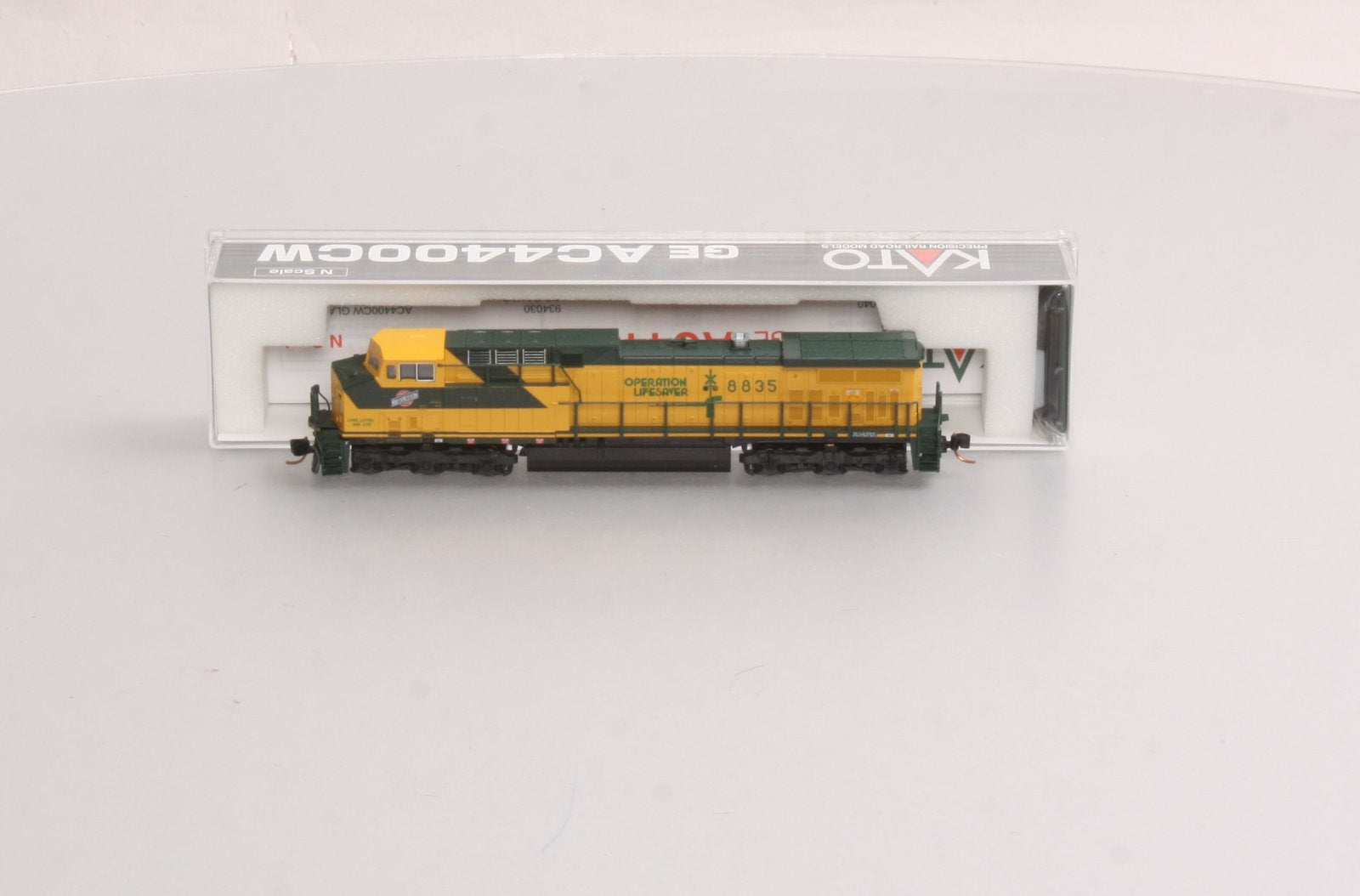 Kato 176-7032 N Chicago & North Western AC4400CW Diesel #8835 - DCC Ready