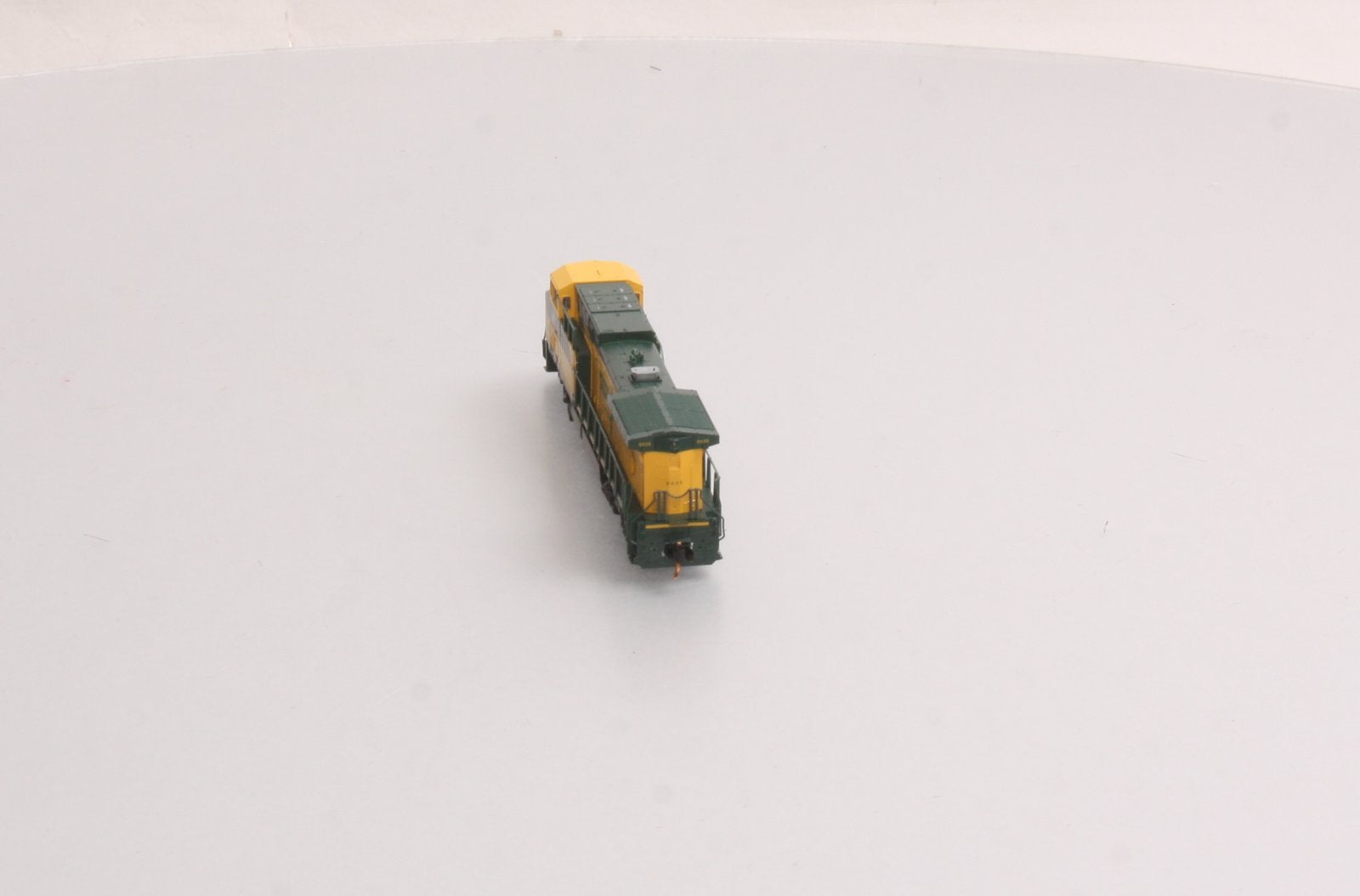 Kato 176-7032 N Chicago & North Western AC4400CW Diesel #8835 - DCC Ready