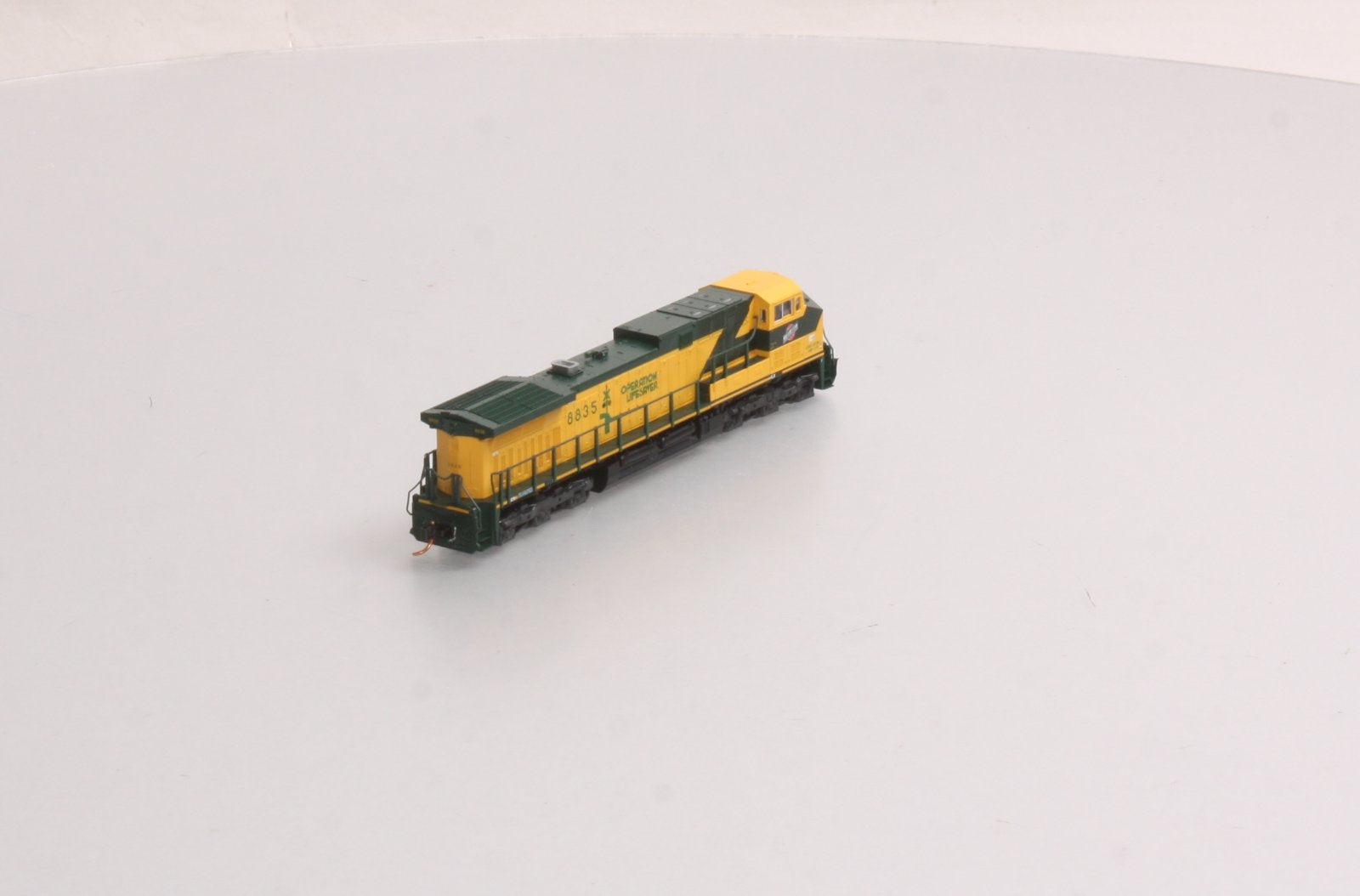 Kato 176-7032 N Chicago & North Western AC4400CW Diesel #8835 - DCC Ready