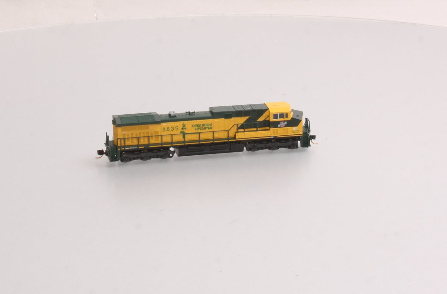 Kato 176-7032 N Chicago & North Western AC4400CW Diesel #8835 - DCC Ready