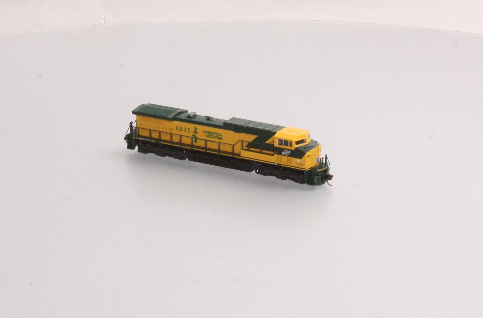 Kato 176-7032 N Chicago & North Western AC4400CW Diesel #8835 - DCC Ready