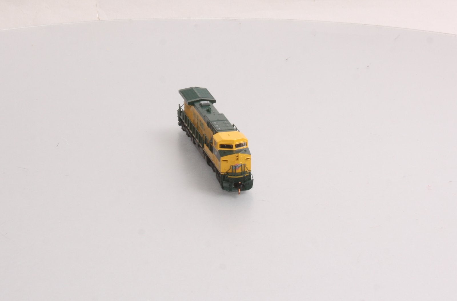 Kato 176-7032 N Chicago & North Western AC4400CW Diesel #8835 - DCC Ready