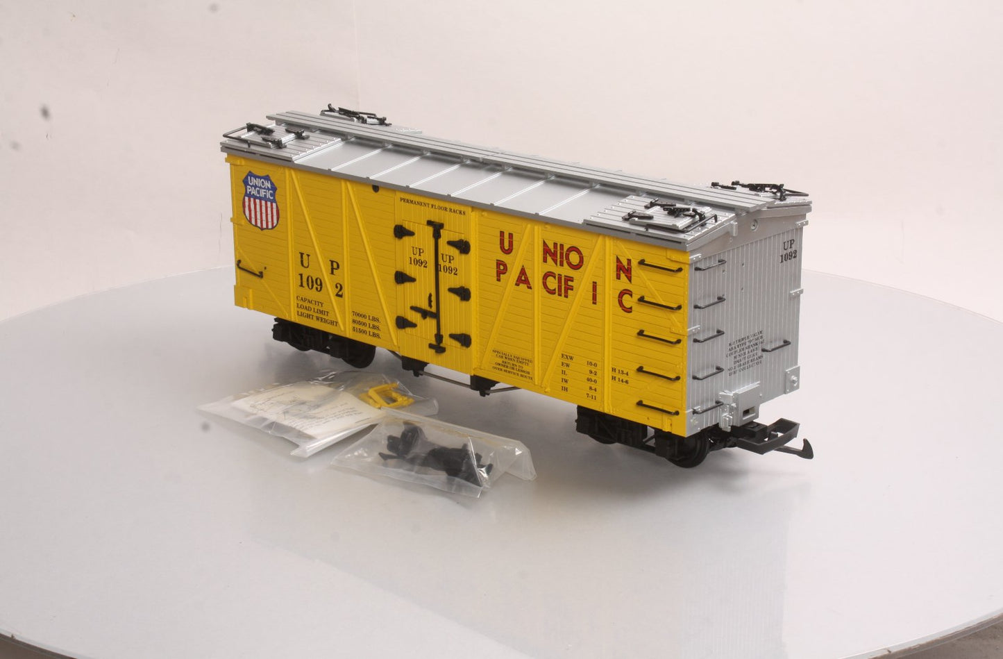 USA Trains 15016 G Union Pacific Outside Braced Refrigerator Car #1092