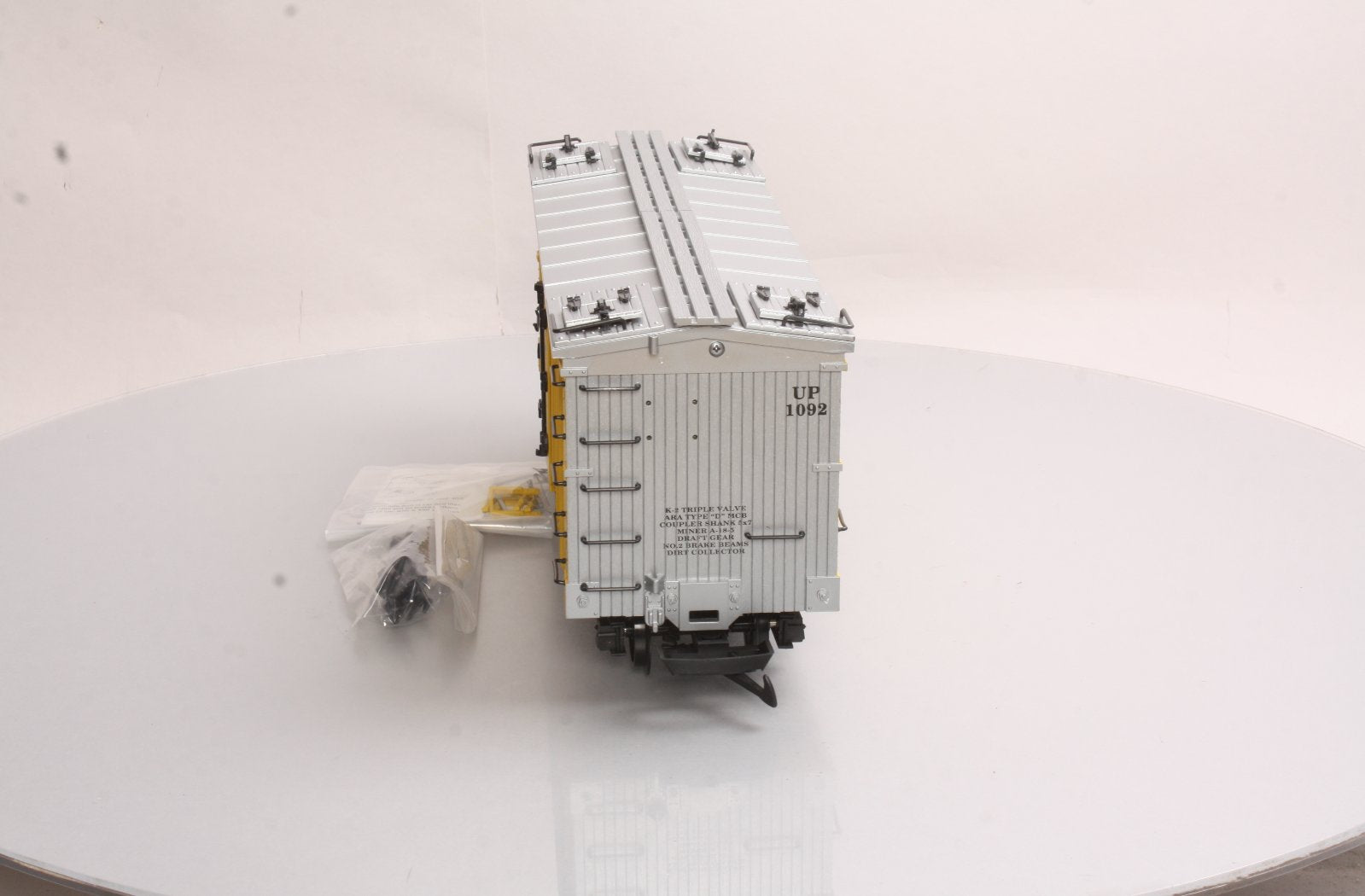 USA Trains 15016 G Union Pacific Outside Braced Refrigerator Car #1092