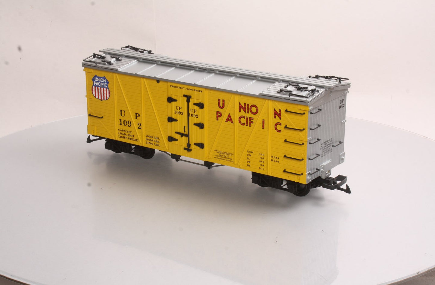 USA Trains 15016 G Union Pacific Outside Braced Refrigerator Car #1092
