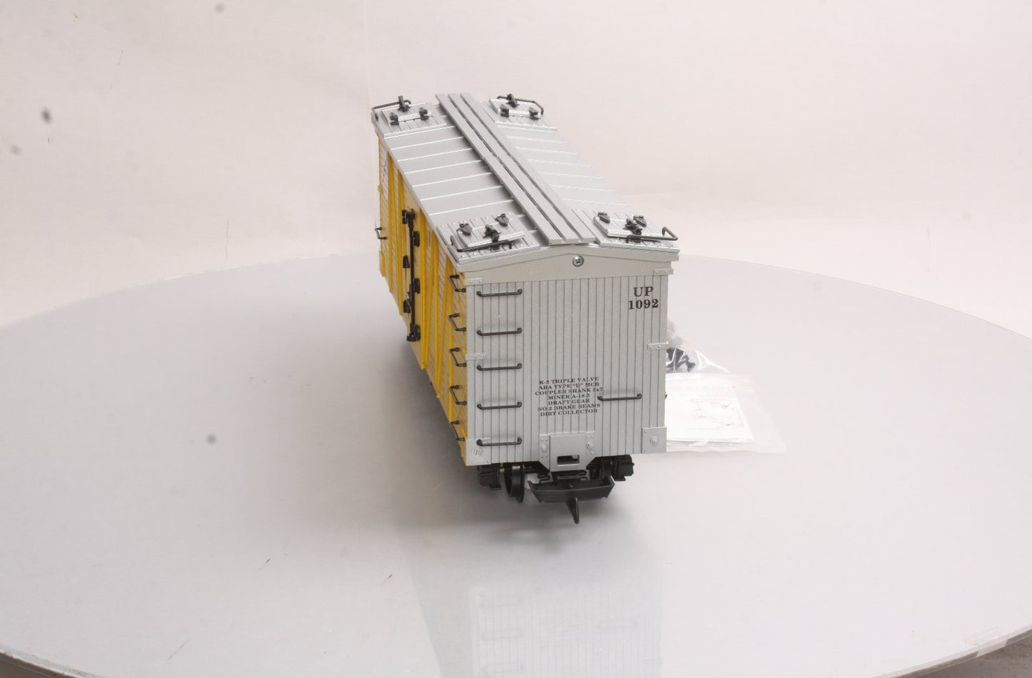 USA Trains 15016 G Union Pacific Outside Braced Refrigerator Car #1092