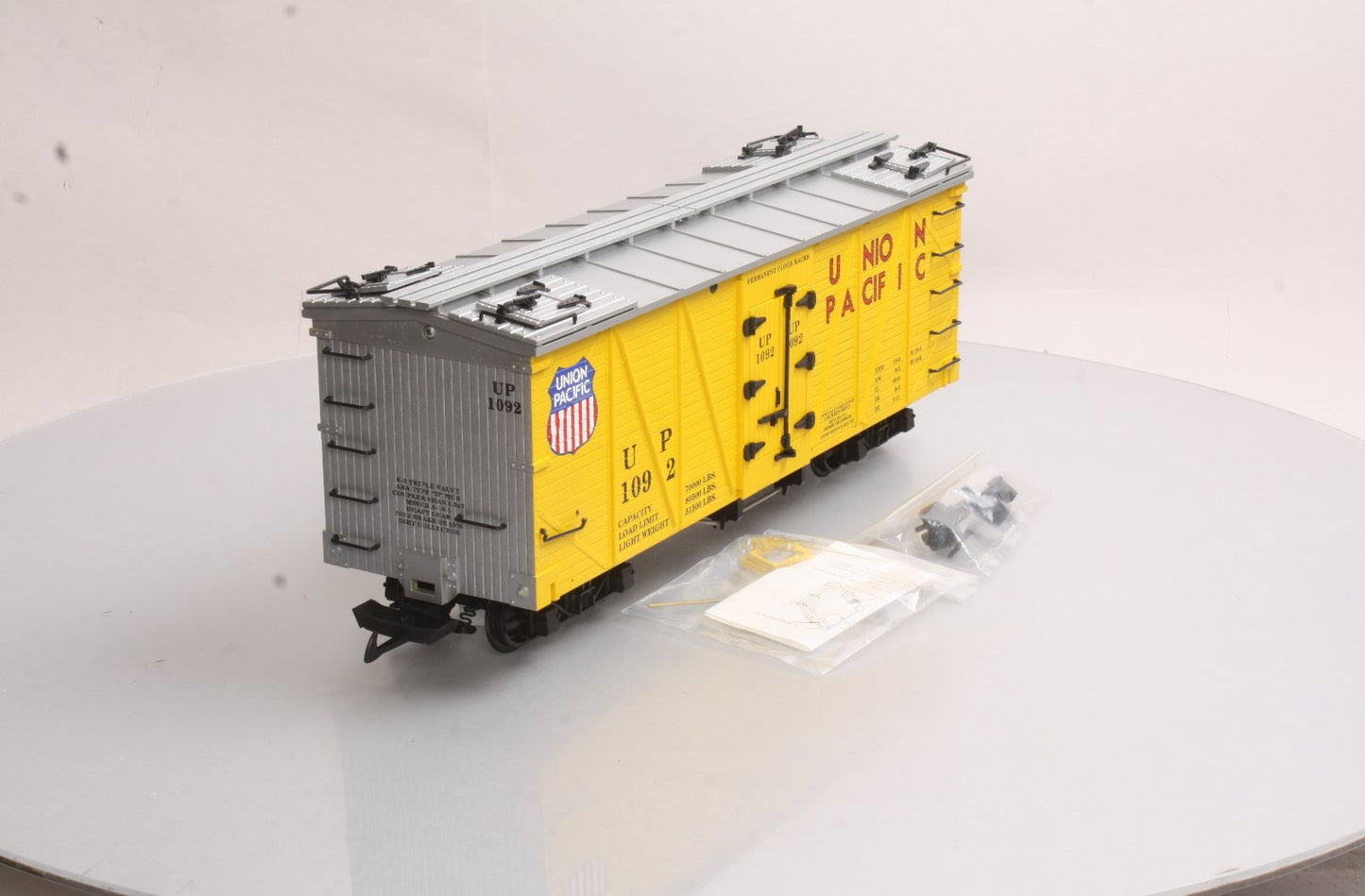 USA Trains 15016 G Union Pacific Outside Braced Refrigerator Car #1092