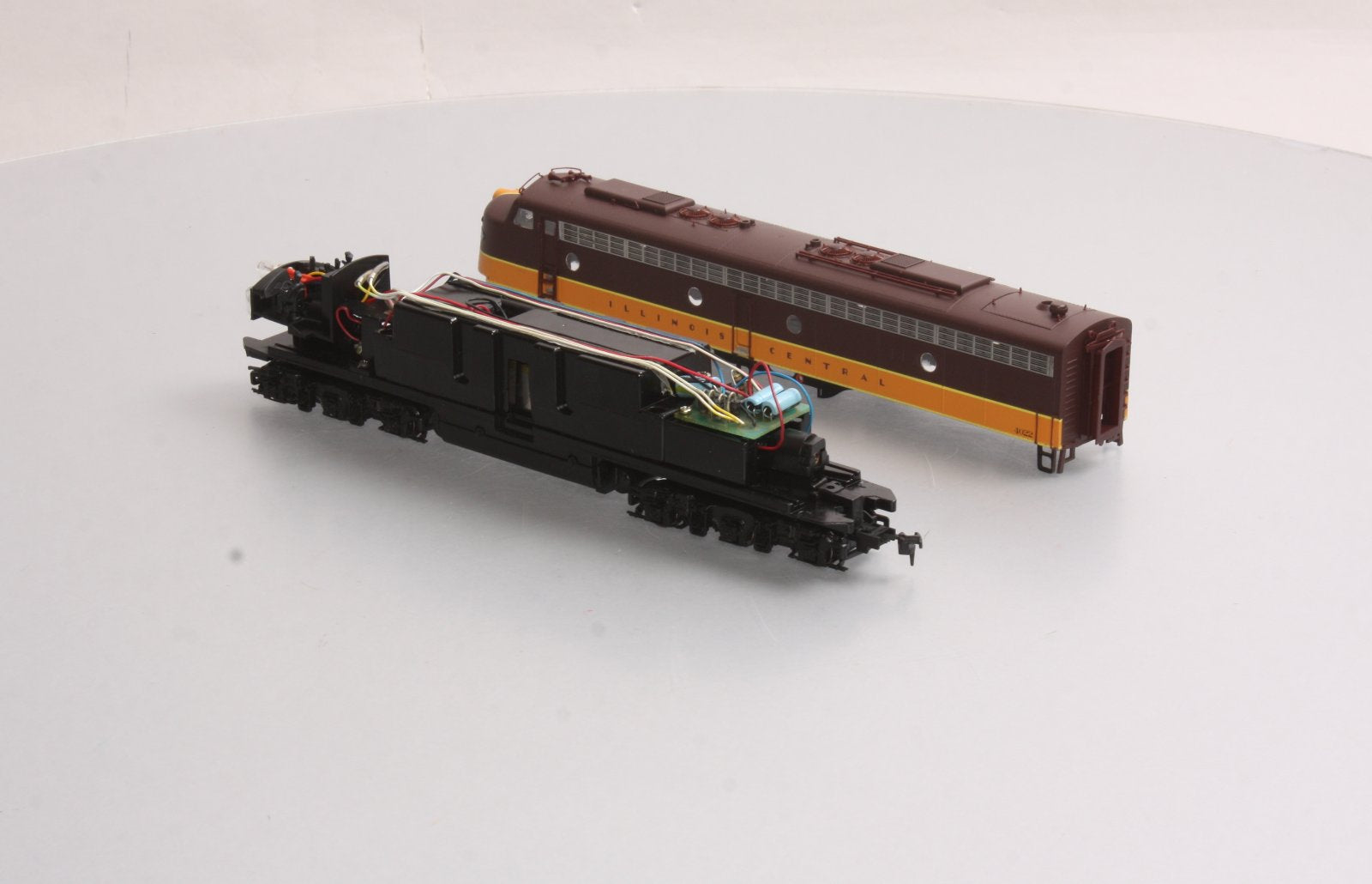 Proto 2000 8713 HO Scale Illinois Central E8/9 Diesel Locomotive #4022