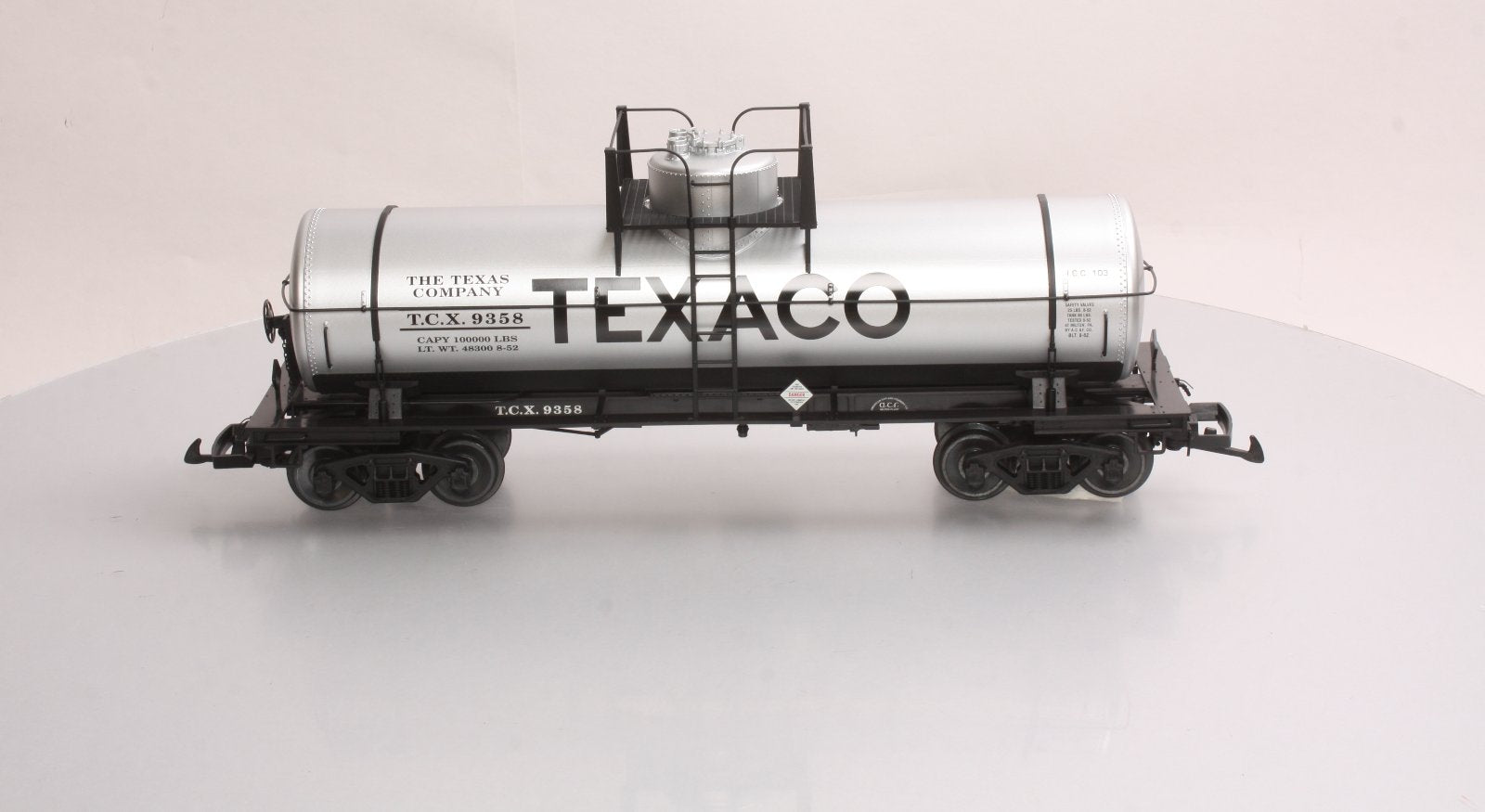 USA Trains 15122 G Texaco 10,000-Gallon Tank Car - Metal Wheels