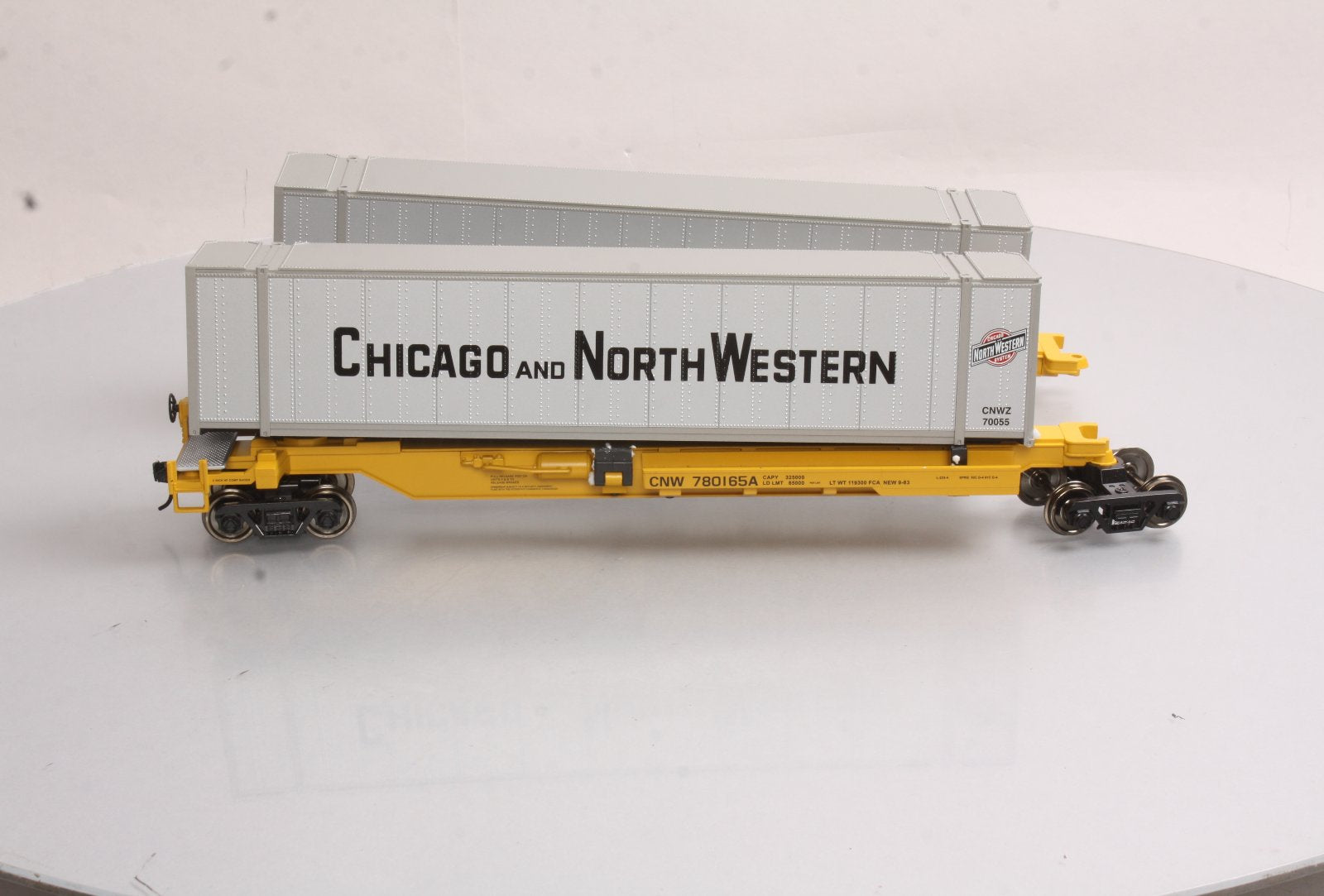 MTH 20-95085 O C&NW Spine Car Set with 2 48' Containers (Set of 2)