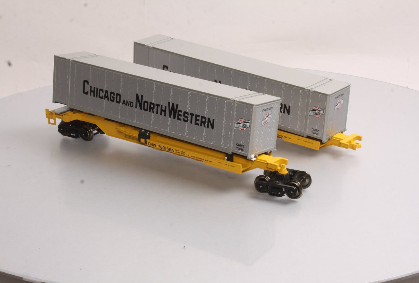 MTH 20-95085 O C&NW Spine Car Set with 2 48' Containers (Set of 2)