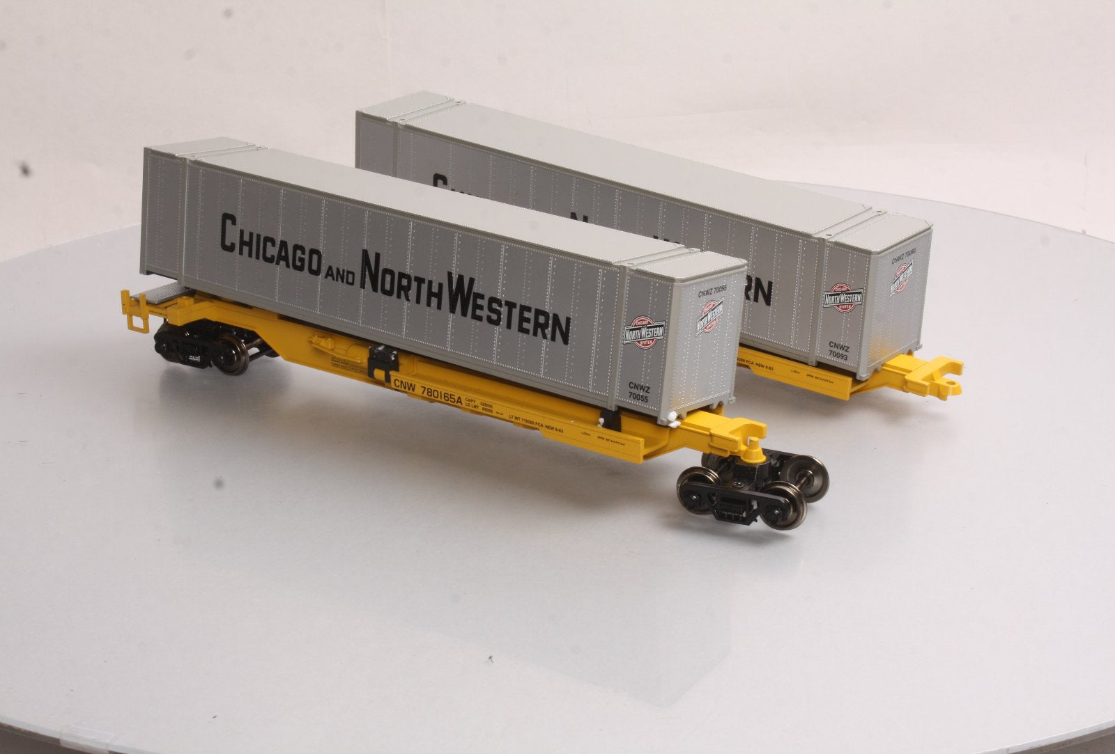 MTH 20-95085 O C&NW Spine Car Set with 2 48' Containers (Set of 2)