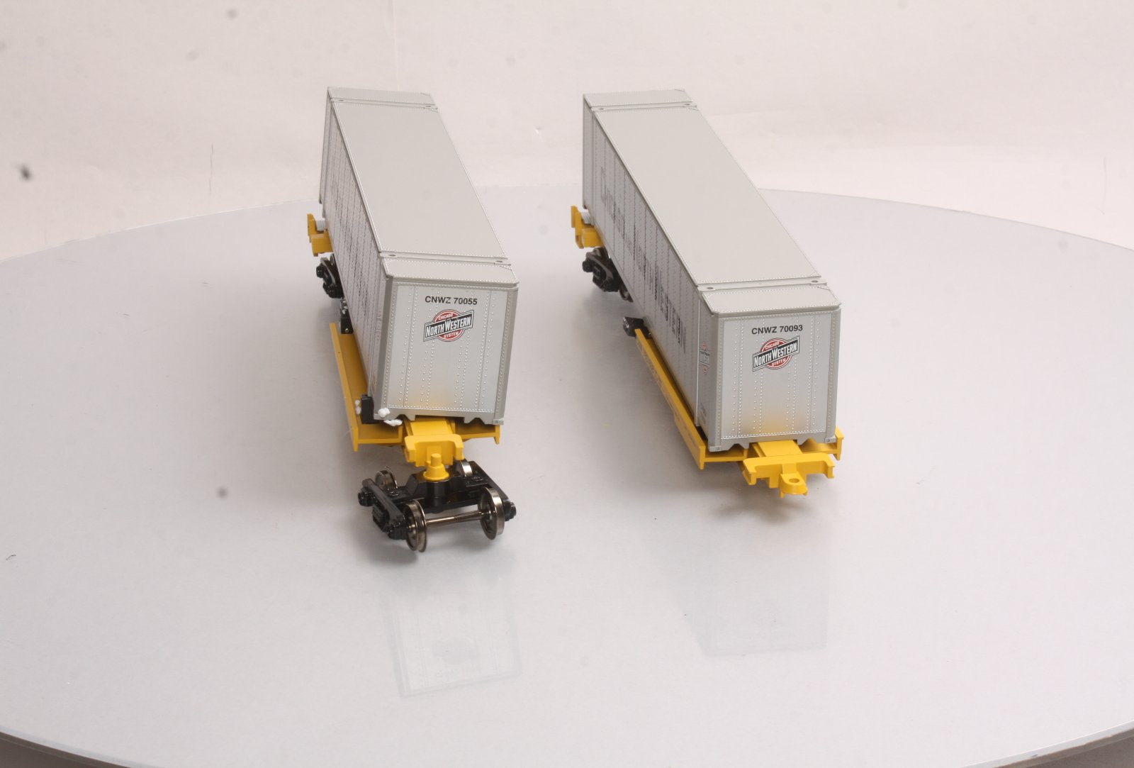 MTH 20-95085 O C&NW Spine Car Set with 2 48' Containers (Set of 2)