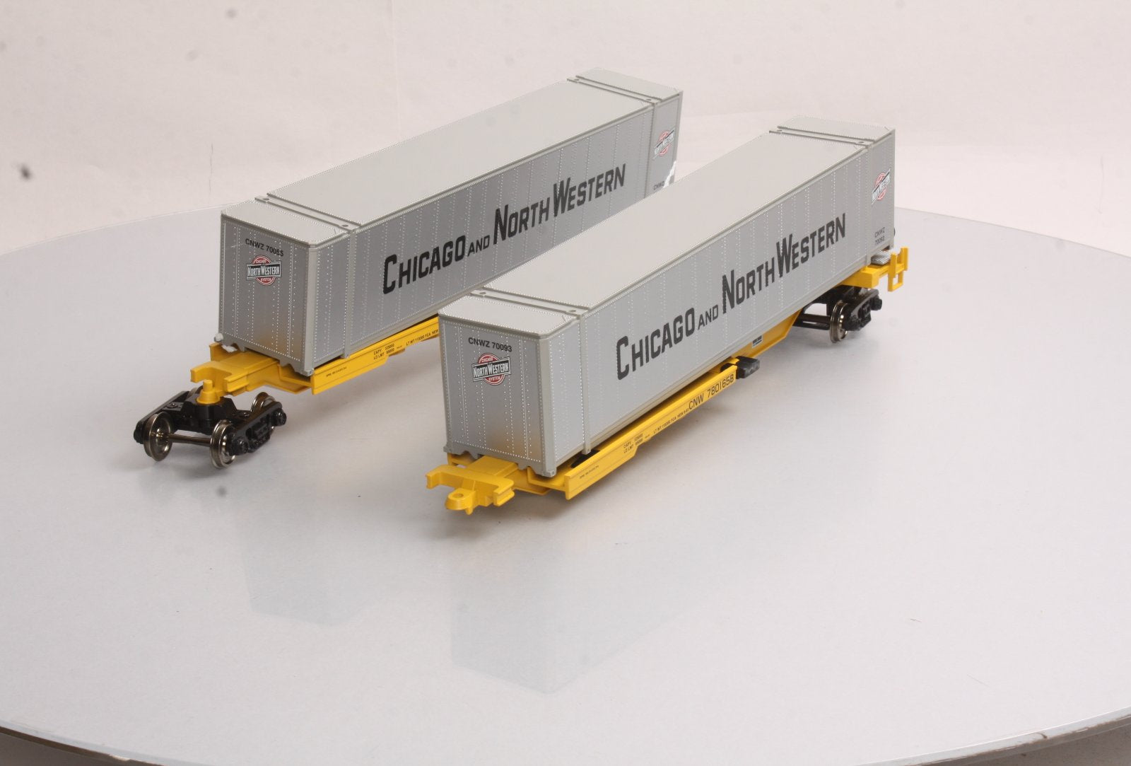 MTH 20-95085 O C&NW Spine Car Set with 2 48' Containers (Set of 2)