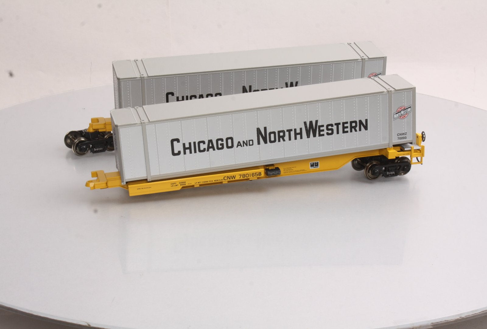 MTH 20-95085 O C&NW Spine Car Set with 2 48' Containers (Set of 2)