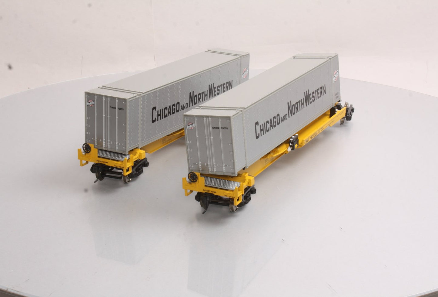 MTH 20-95085 O C&NW Spine Car Set with 2 48' Containers (Set of 2)