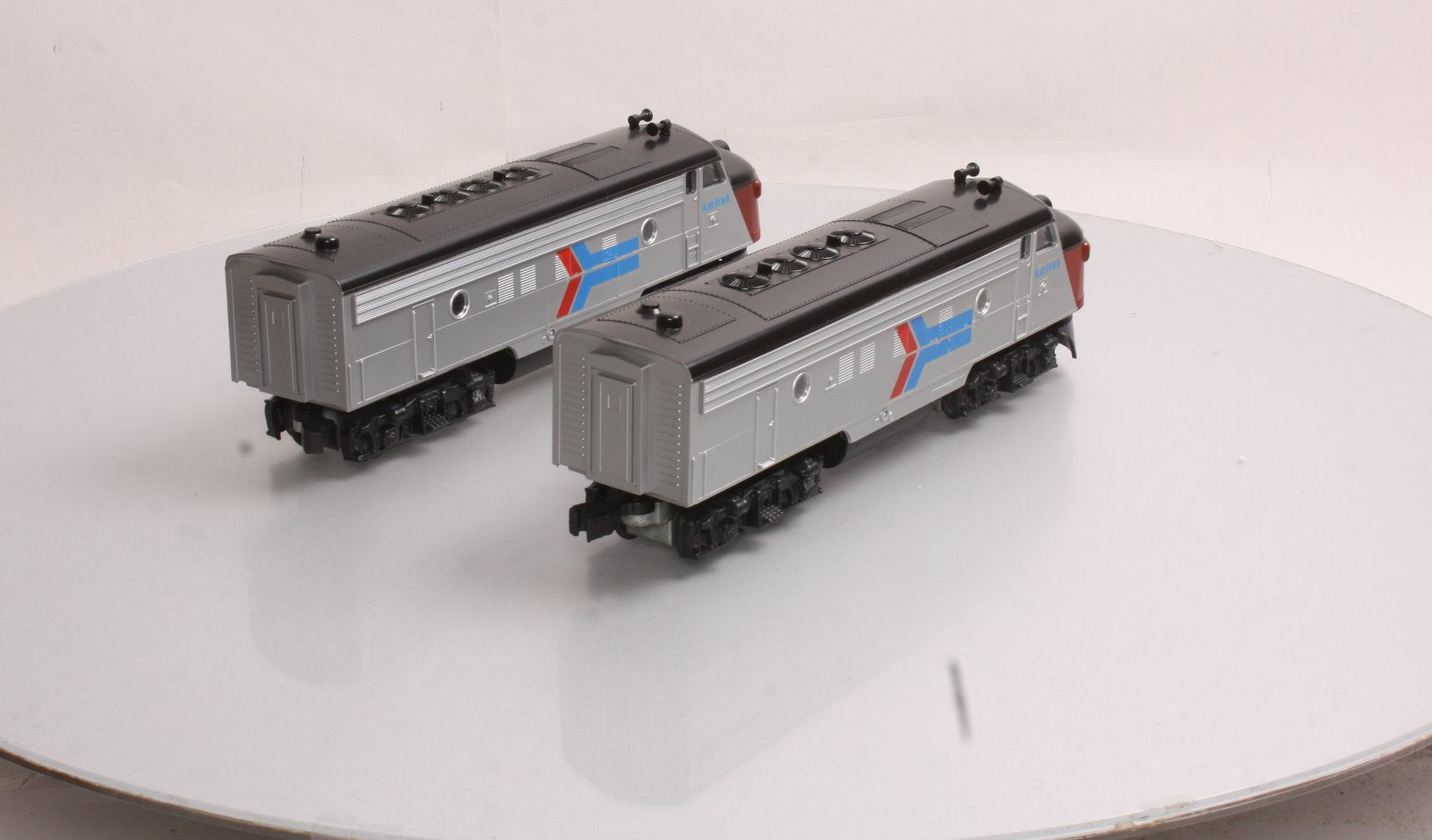 Williams 20701 Amtrak F7 AA Pwrd & Dmy Diesel Loco Set