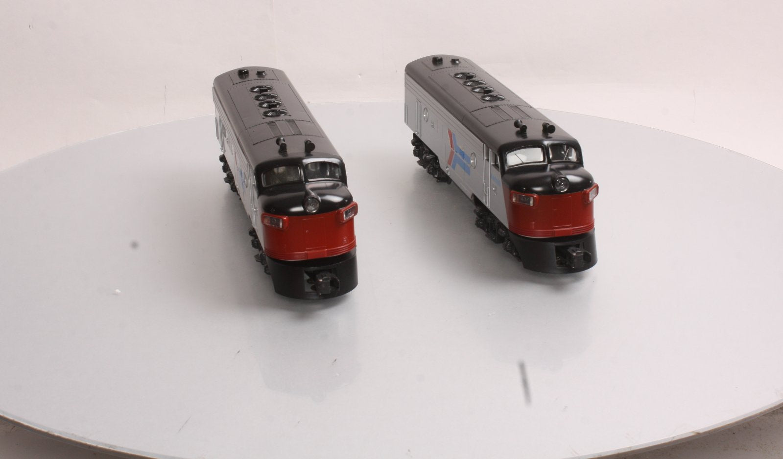 Williams 20701 Amtrak F7 AA Pwrd & Dmy Diesel Loco Set
