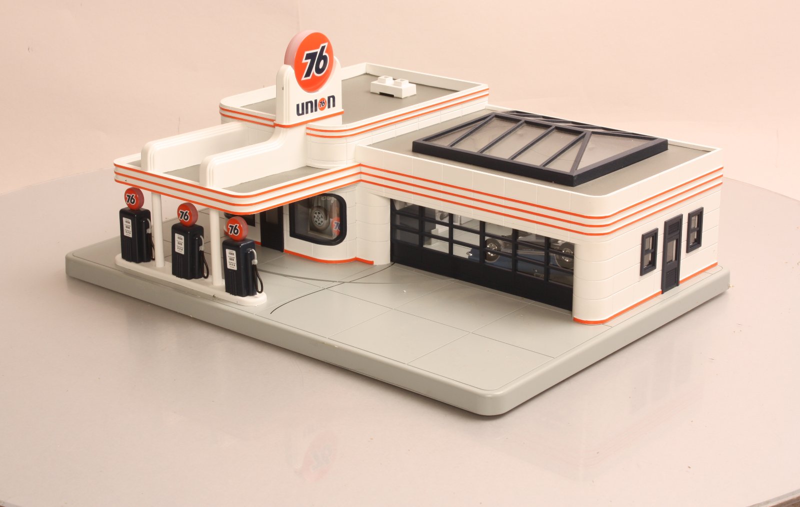 MTH 30-9109 O Union 76 Operating Gas Station