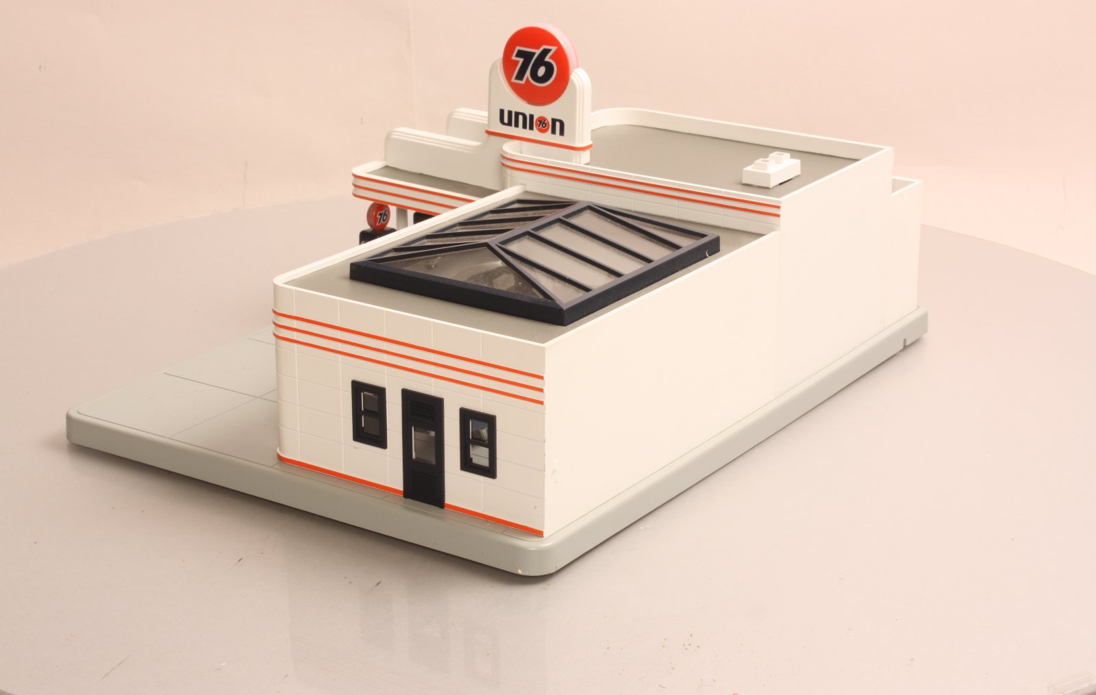 MTH 30-9109 O Union 76 Operating Gas Station