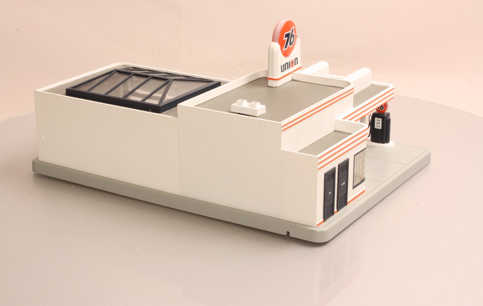 MTH 30-9109 O Union 76 Operating Gas Station