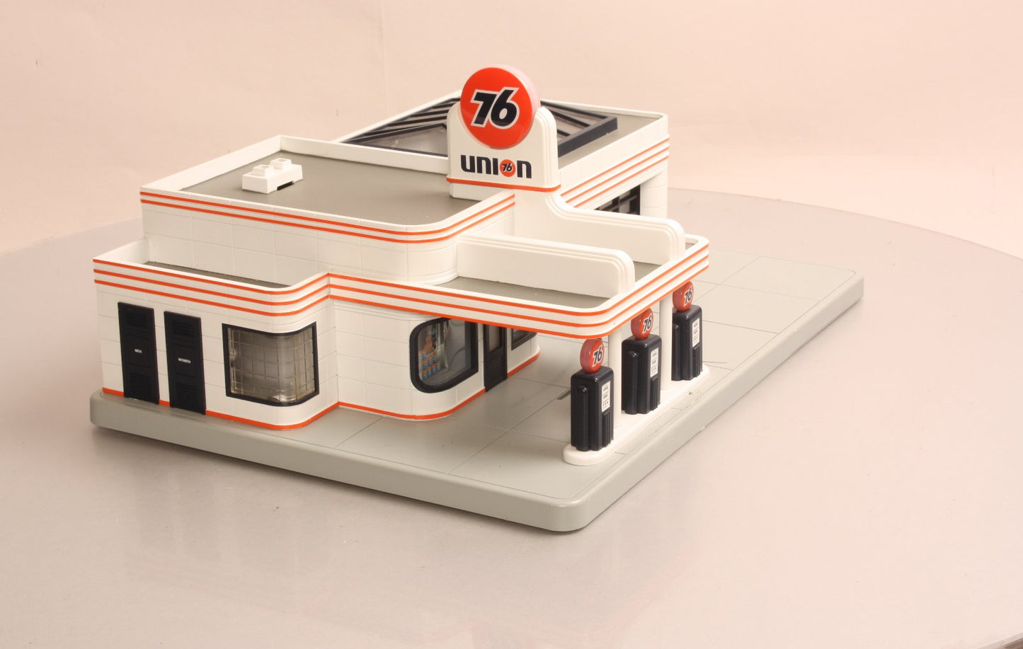 MTH 30-9109 O Union 76 Operating Gas Station