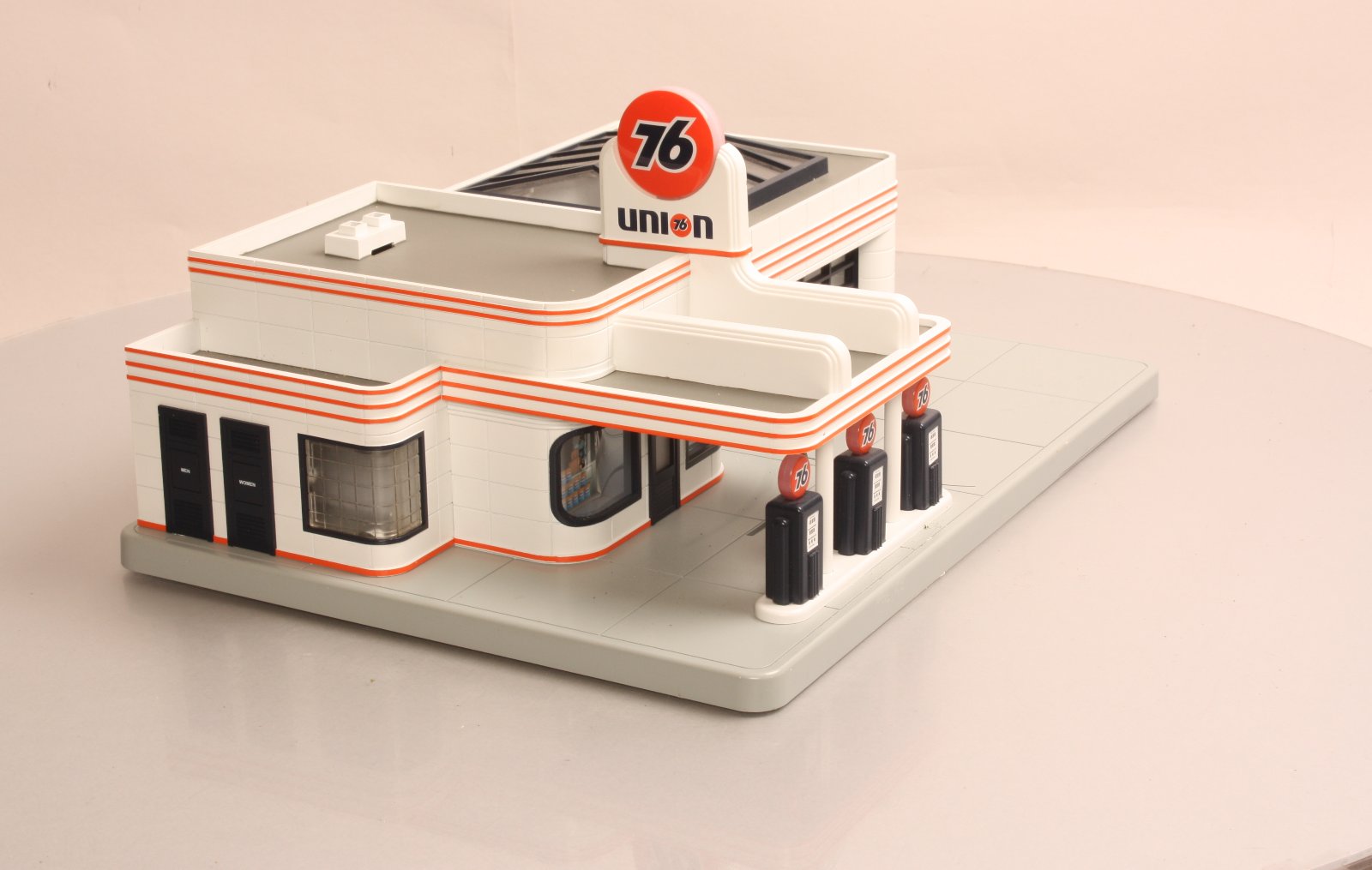 MTH 30-9109 O Union 76 Operating Gas Station