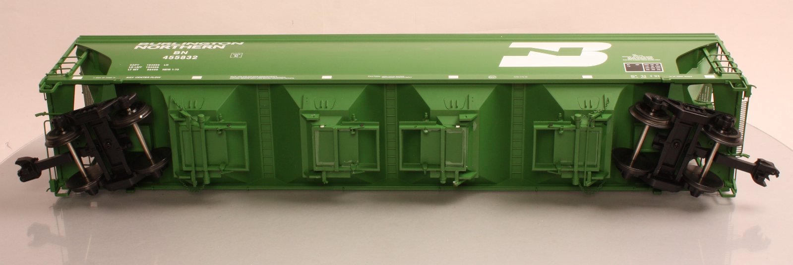 USA Trains R14110 G Gauge BN 4 Bay Center Flow Hopper #455832 (Metal Wheels)