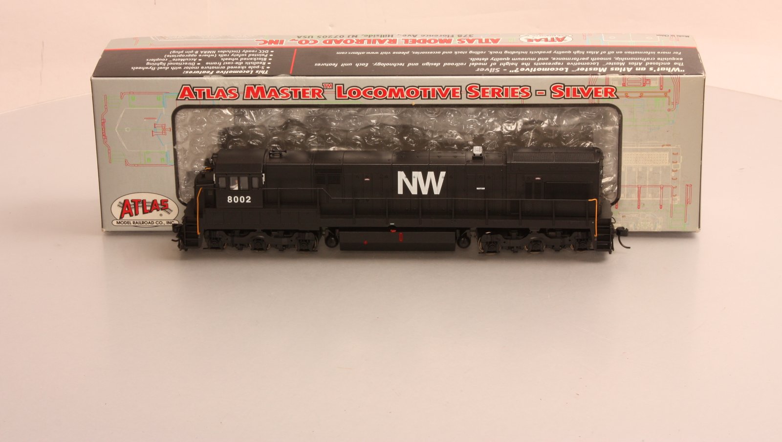 Atlas 7318 HO Norfolk & Western GE U30C Diesel Locomotive Standard DC #8002