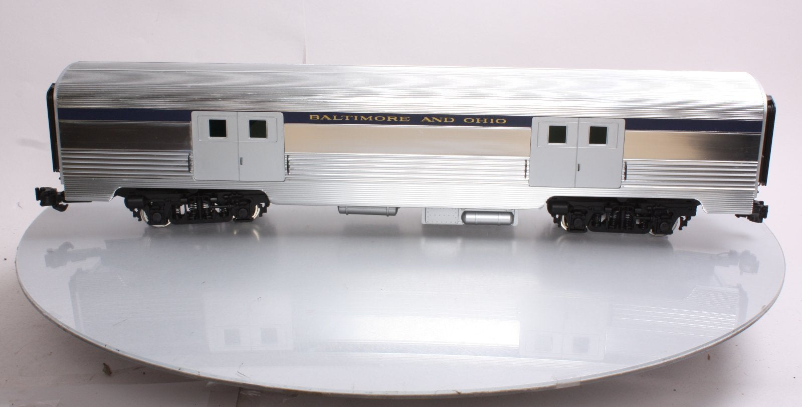 Aristo-Craft 32202 G Baltimore & Ohio Streamline Baggage Car (Metal Wheels)