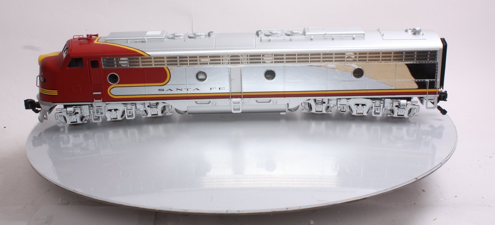 Aristo-Craft 23609 Santa Fe EMD E-8 Diesel Locomotive #82