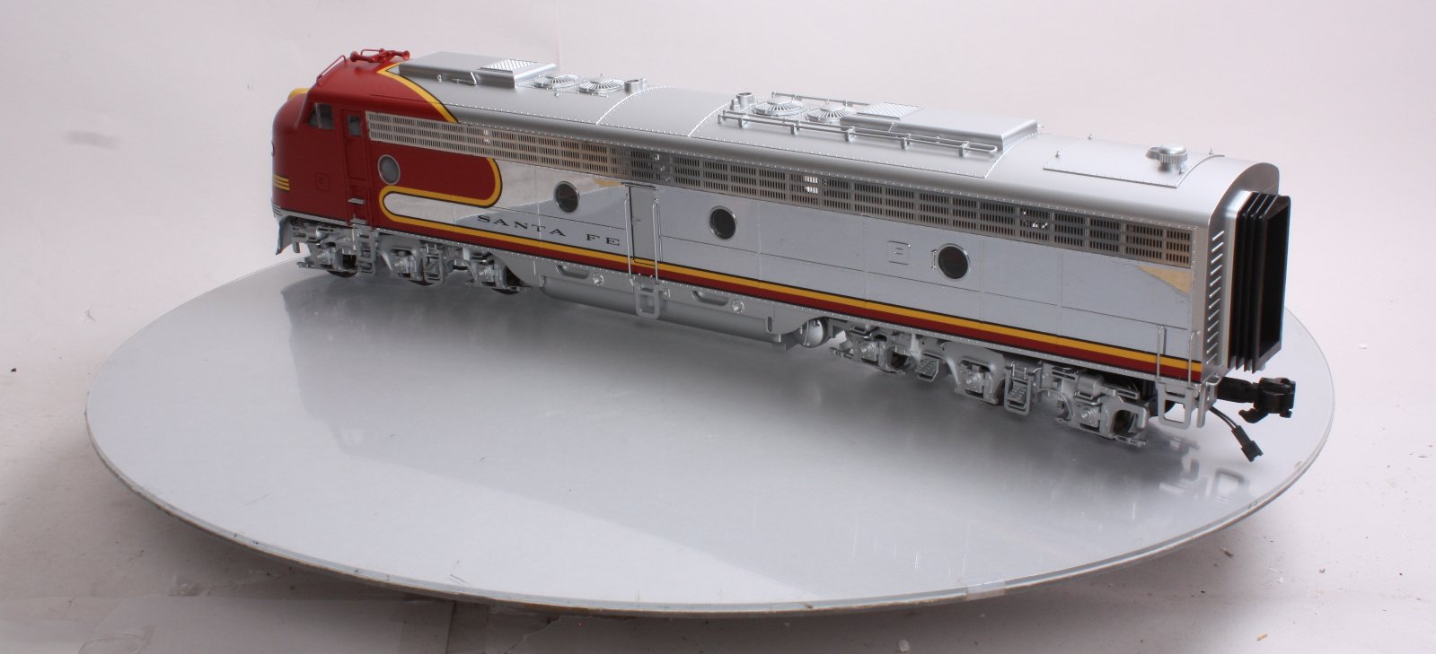 Aristo-Craft 23609 Santa Fe EMD E-8 Diesel Locomotive #82