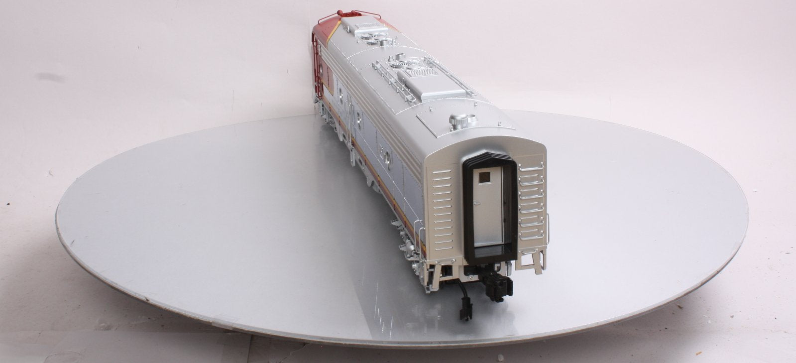 Aristo-Craft 23609 Santa Fe EMD E-8 Diesel Locomotive #82
