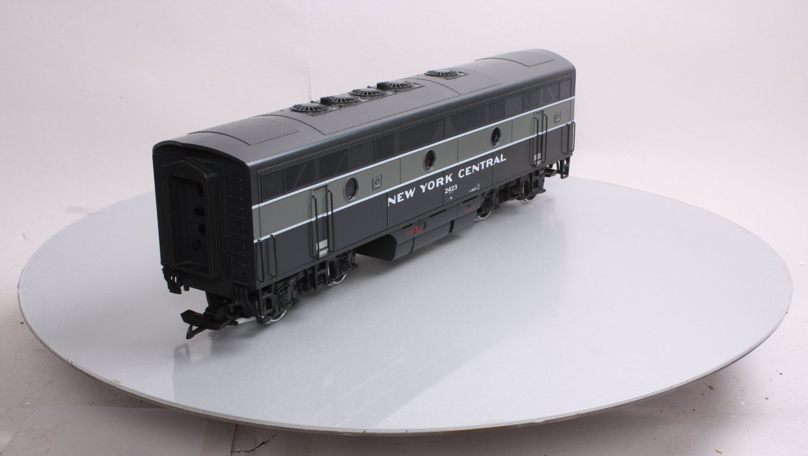 LGB 21582 G Scale NYC F7 B Unit Non-Powered Diesel Locomotive with Sound #2423