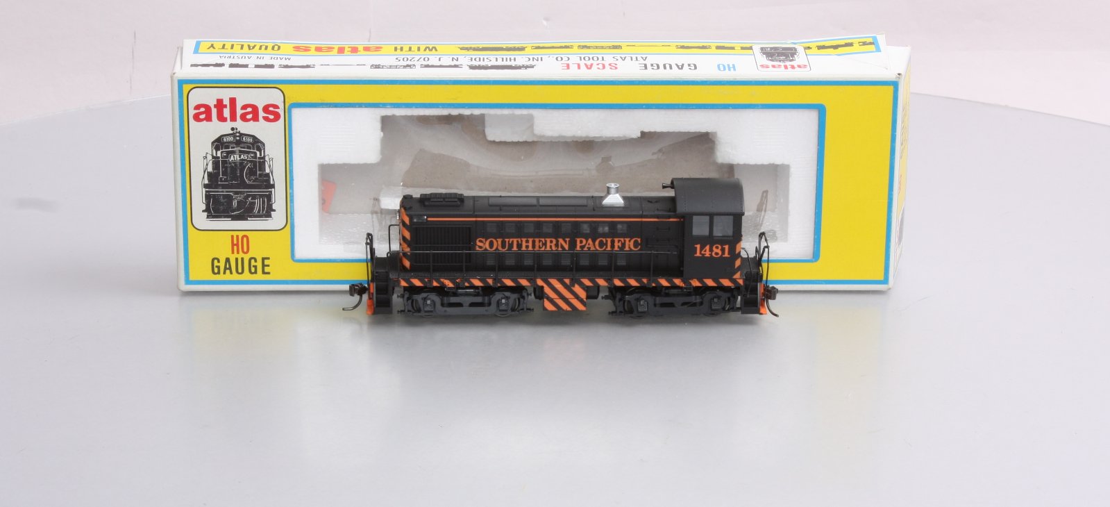 Atlas 8280 HO Scale Southern Pacific S-4 Powered Diesel Locomotive # 1481