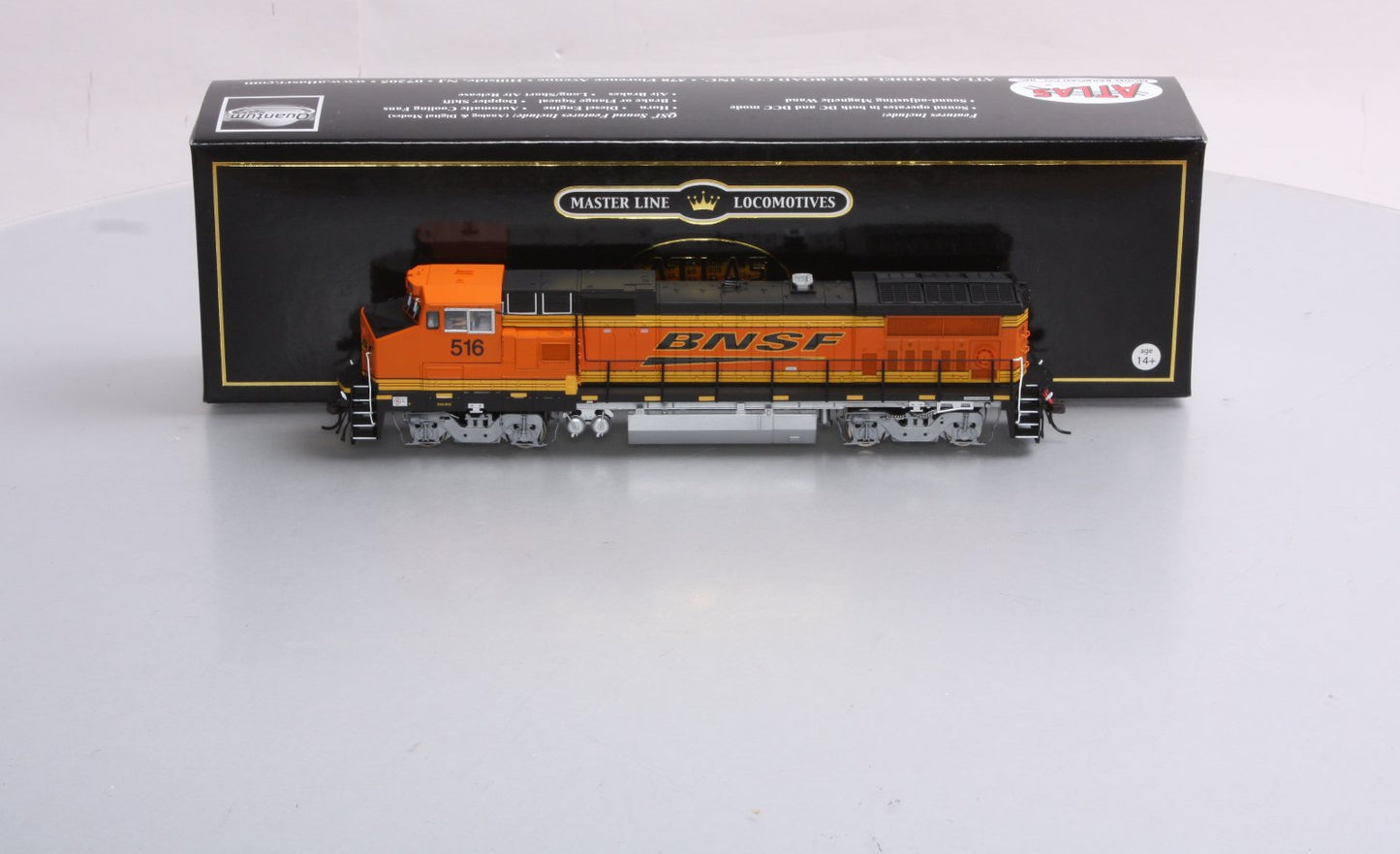 Atlas 9868 HO BNSF Dash 8-40BW Diesel Locomotive #516