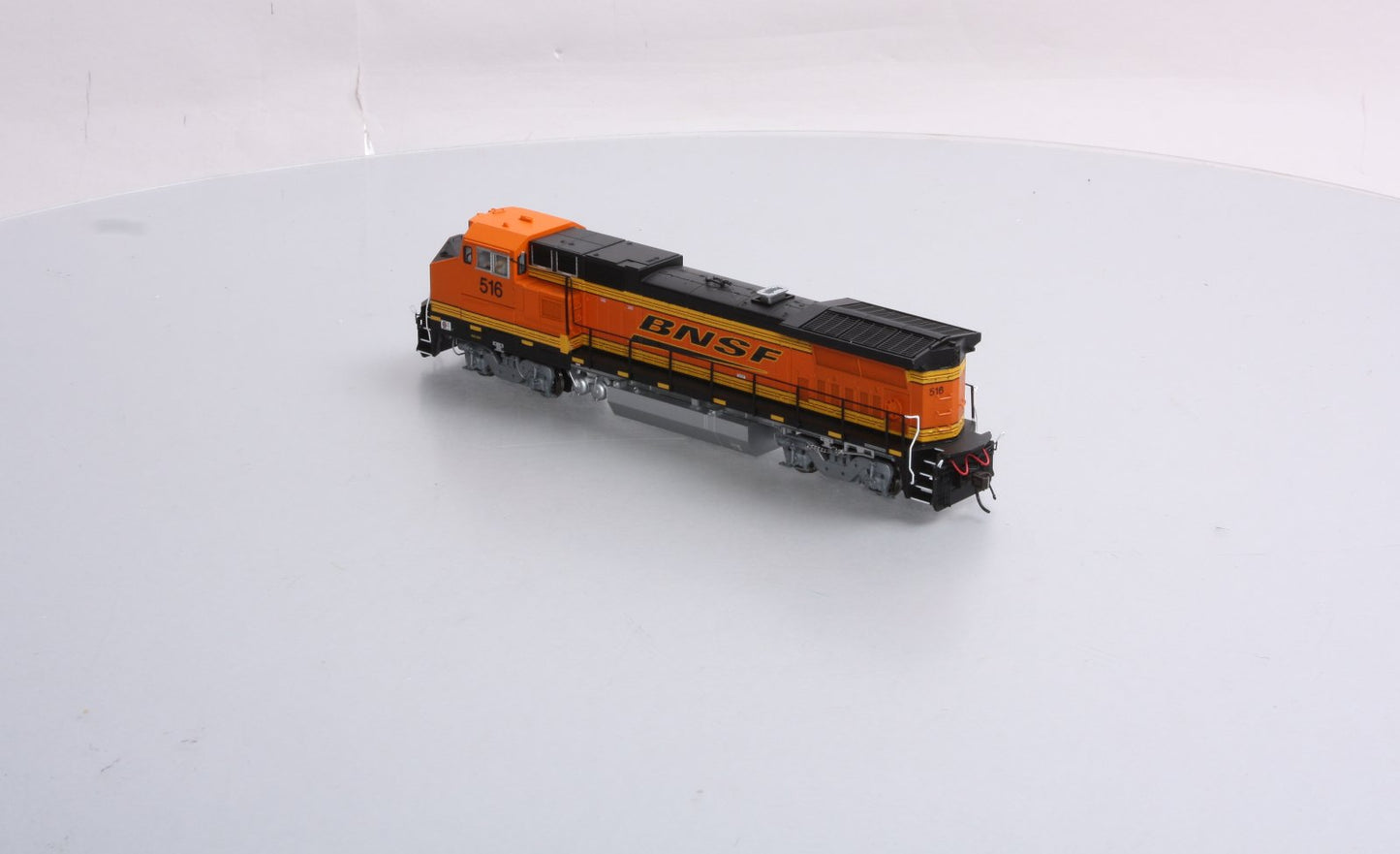 Atlas 9868 HO BNSF Dash 8-40BW Diesel Locomotive #516
