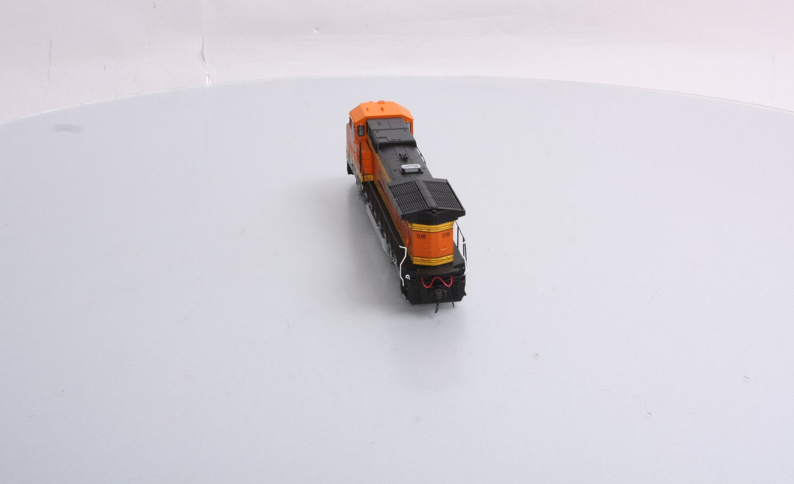 Atlas 9868 HO BNSF Dash 8-40BW Diesel Locomotive #516