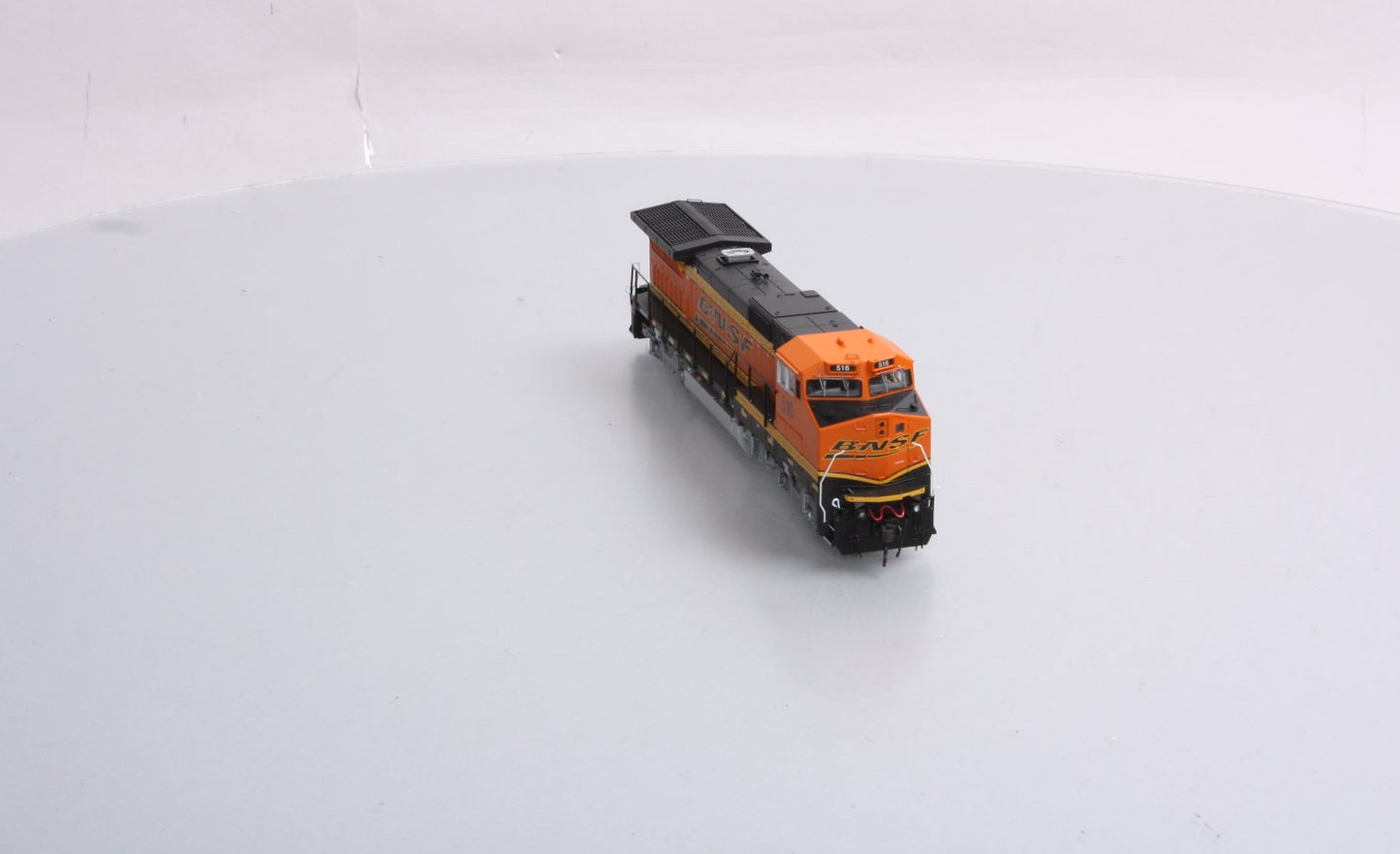Atlas 9868 HO BNSF Dash 8-40BW Diesel Locomotive #516