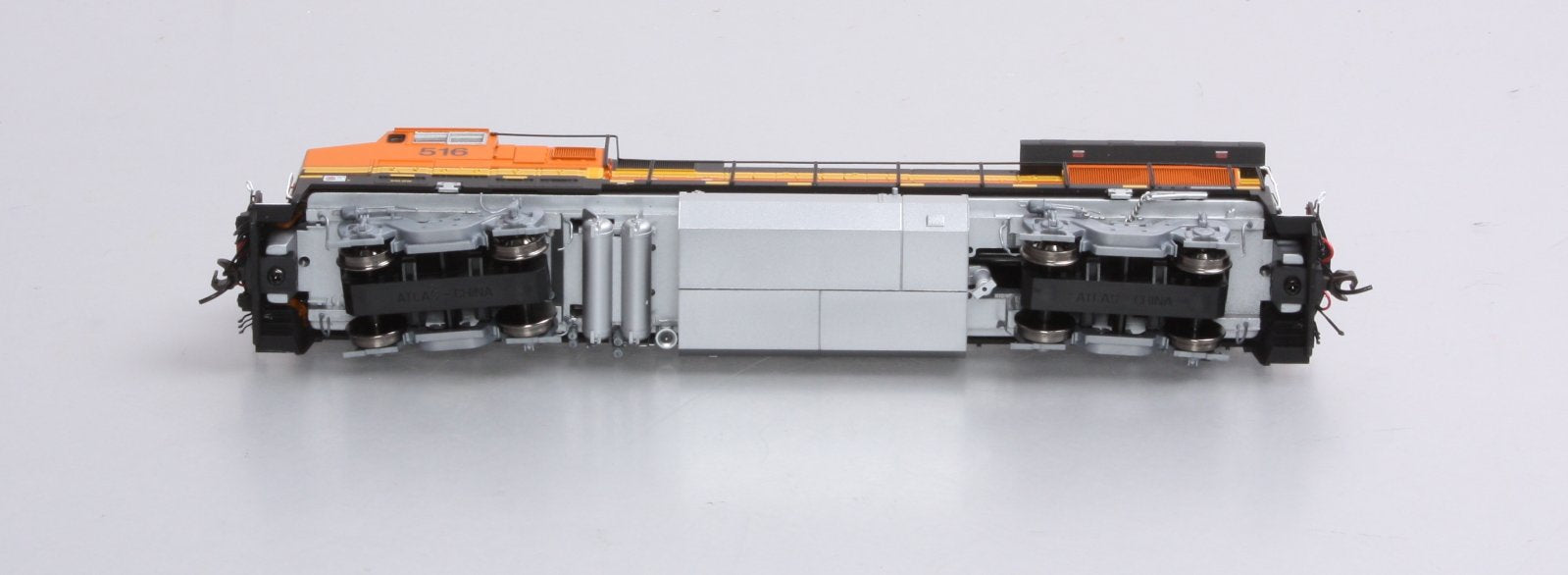 Atlas 9868 HO BNSF Dash 8-40BW Diesel Locomotive #516