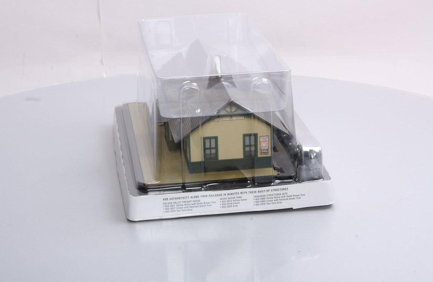 Walthers 933-2842 Cream & Green Clarkesville Depot