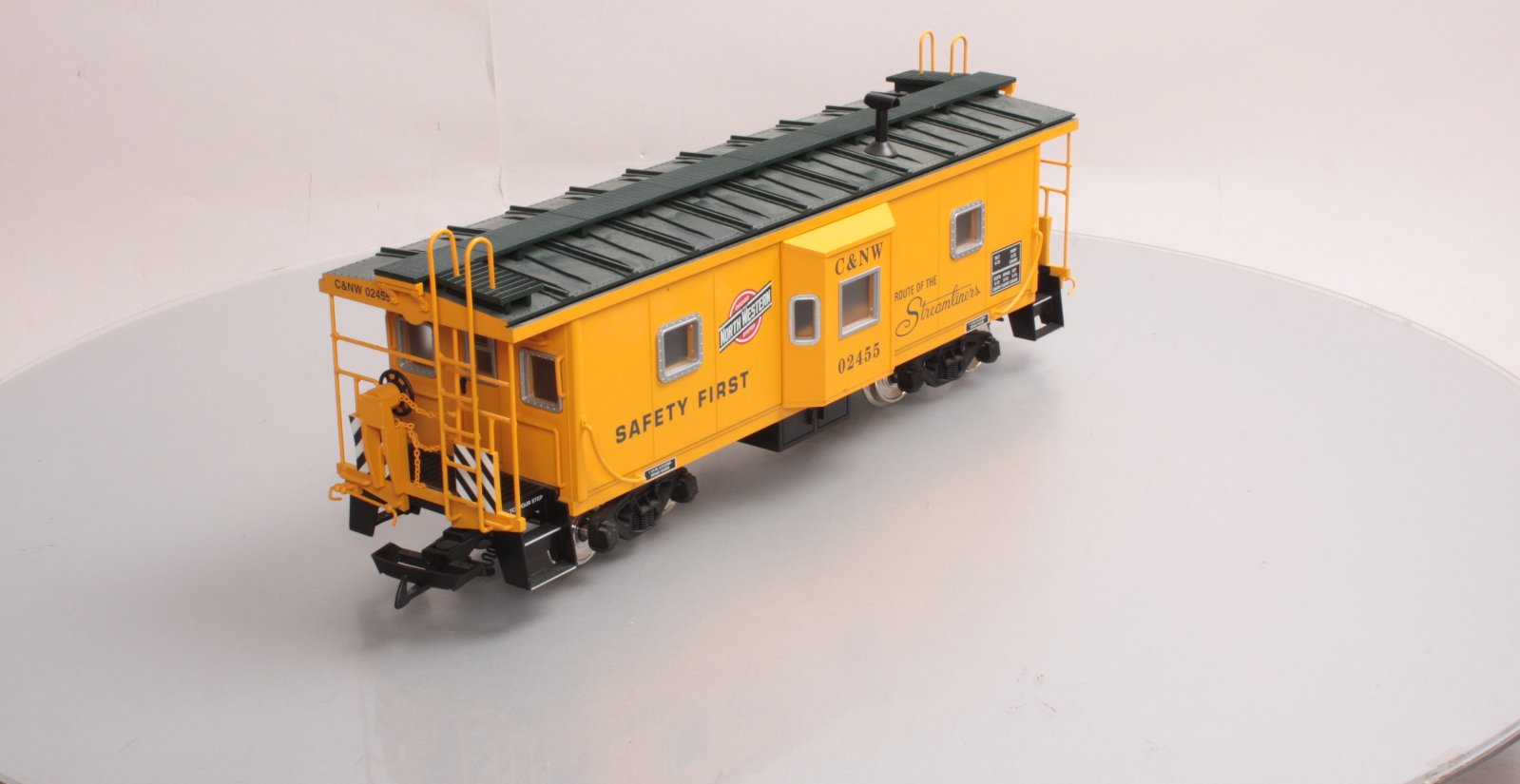 USA Trains 12055 G Chicago & Northwestern Bay Window Caboose #02455