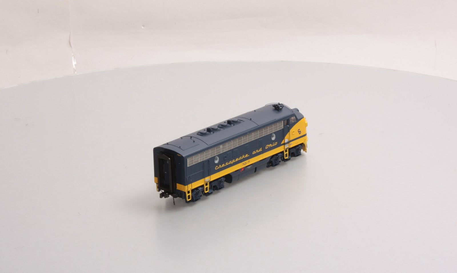 MTH HO 80-2109-1 HO Scale Chesapeake & Ohio F-7 Diesel Locomotive #7017