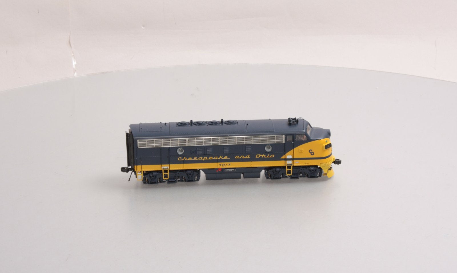 MTH HO 80-2109-1 HO Scale Chesapeake & Ohio F-7 Diesel Locomotive #7017