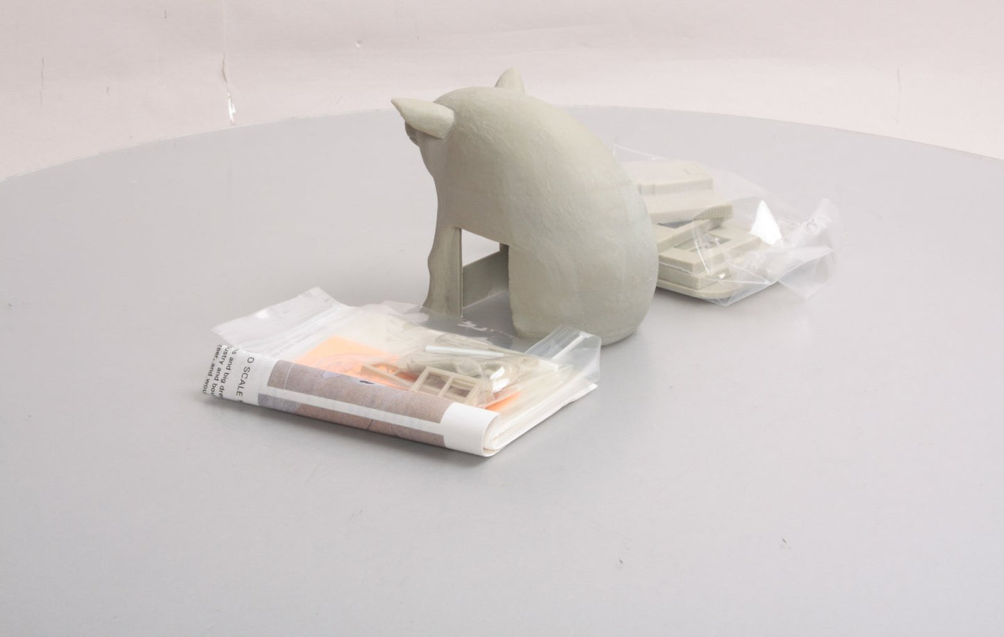SLM 2151 O Scale Jack's Bar-B-Que Pig Urethane Kit. Does not include instruction
