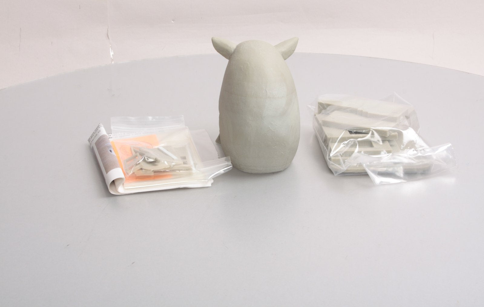 SLM 2151 O Scale Jack's Bar-B-Que Pig Urethane Kit. Does not include instruction
