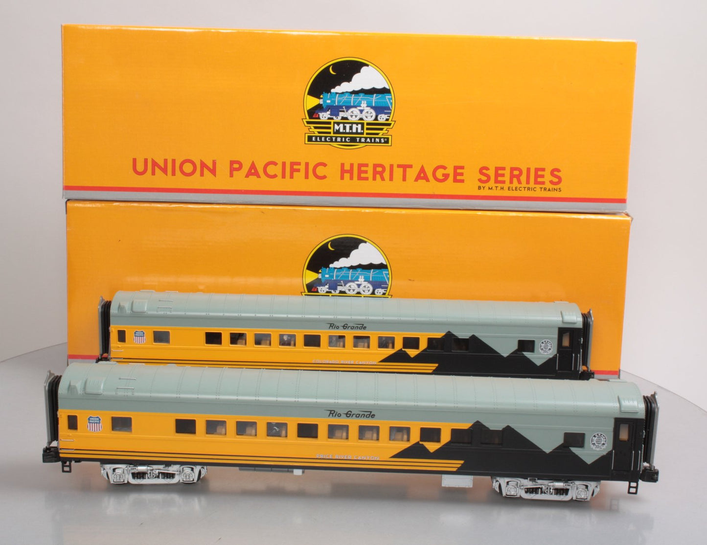 MTH 20-69140 O DRG 70’ Streamlined Coach/Coach Passenger Car Set (Set of 2)