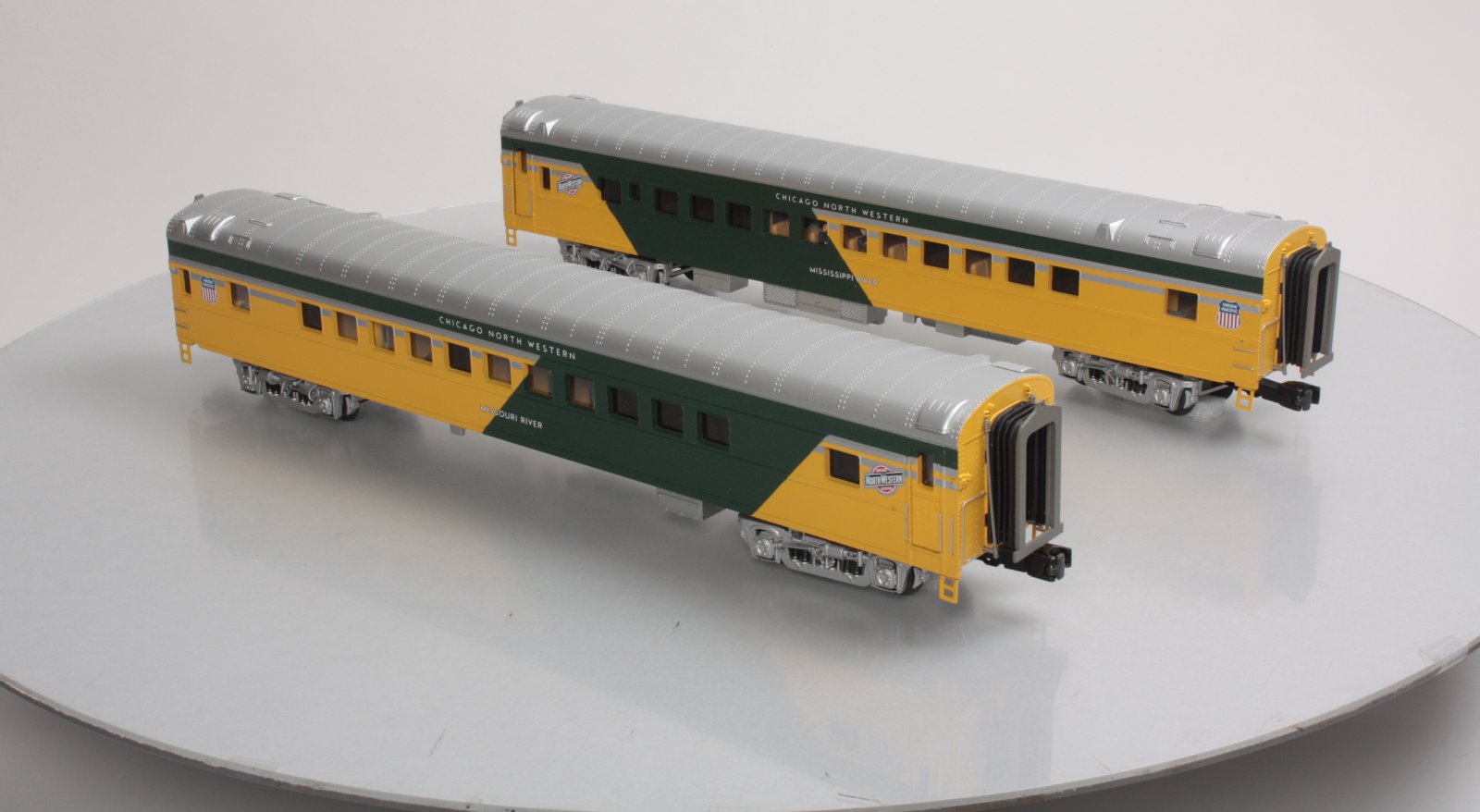 MTH 20-69139 O CNW 70' Streamlined Coach/Coach Passenger Car Set (Set of 2)